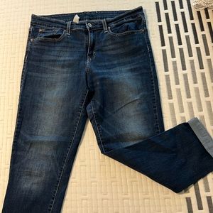 Mid rise boyfriend Levi’s